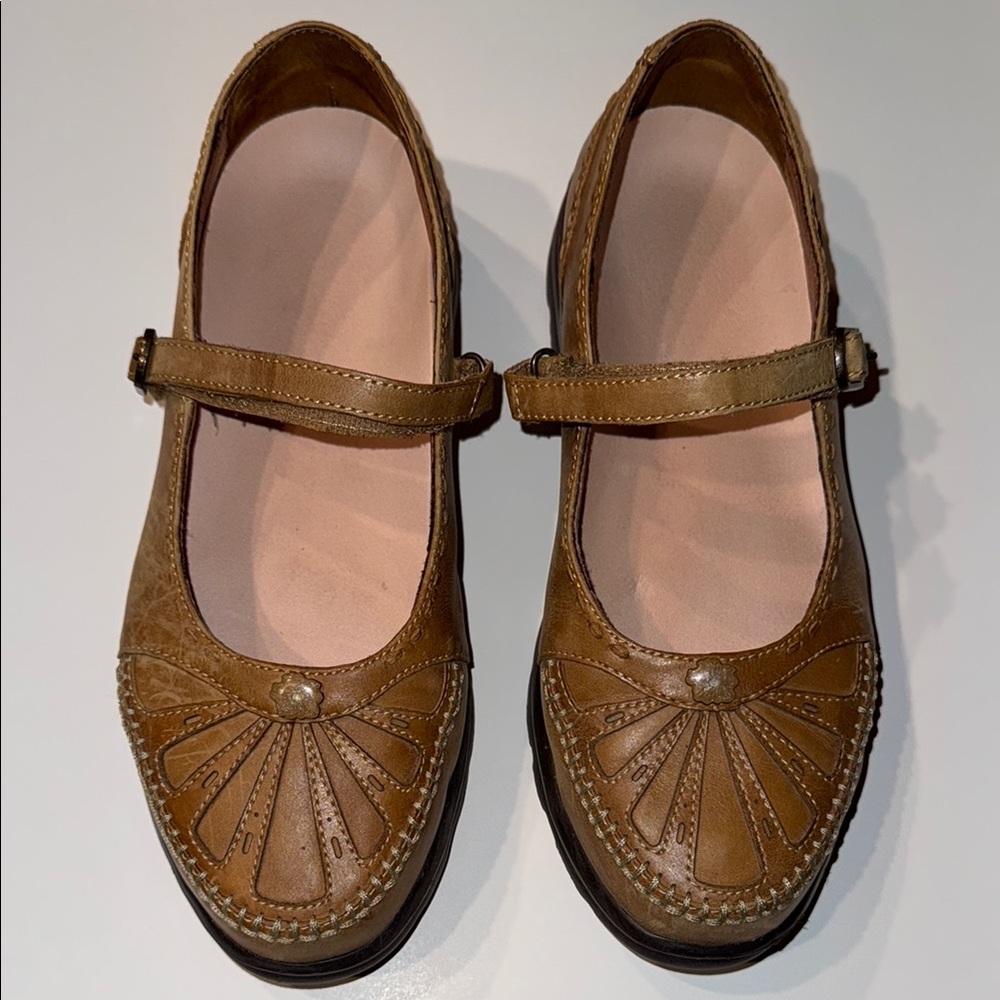 Dr. Comfort Orthotic Paradise Mary Jane’s with Velcro Strap.